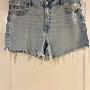 American Eagle Distressed Ex-Boyfriend Light Blue Denim Shorts (Size 18)